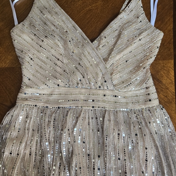 B Darlin Shimmering Gold Prom .Size 3 - 4 - Picture 7 of 11